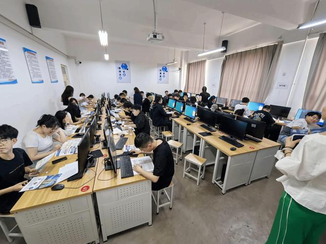 重載聚力，智啟未來 解碼全球領(lǐng)先重載AGV企業(yè)的硬核實(shí)力與智慧工廠藍(lán)圖